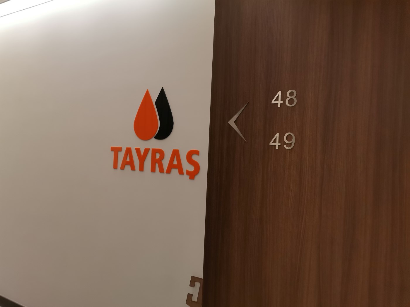 ofis tabela imalatı, ofis tabela modelleri, ofis pleksi tabelası, ofis kapı tabelası, ofis tabela fiyatları, ofis tabelası, tabelacı,